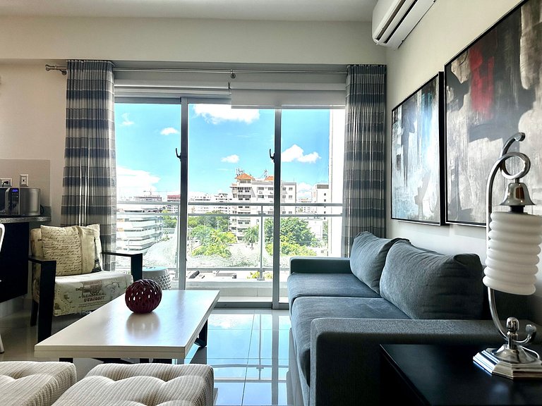 Cozy 1BR apartment in Piantini with wifi, AC and safe