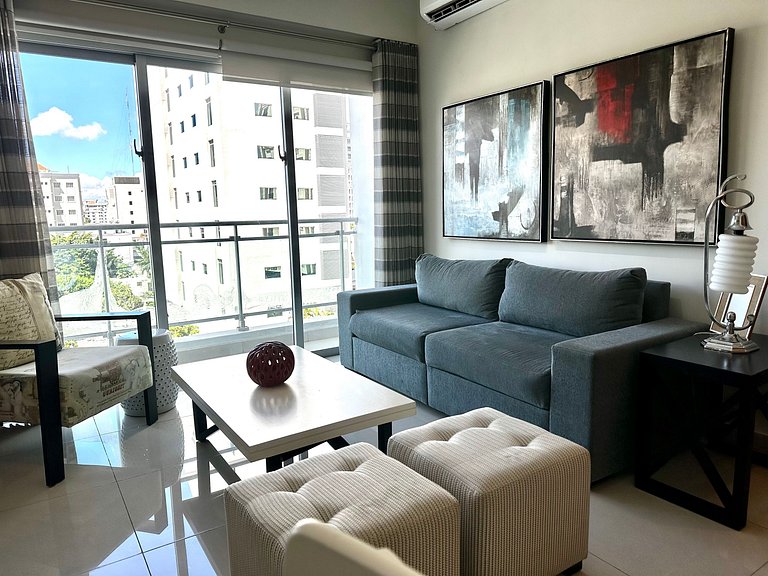 Cozy 1BR apartment in Piantini with wifi, AC and safe