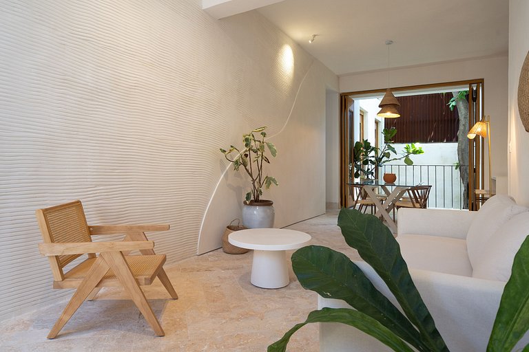Boho Chic Oasis: 2BR + Family Room in Zona Colonial