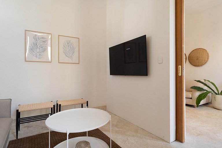 Boho Chic Oasis: 2BR + Family Room in Zona Colonial