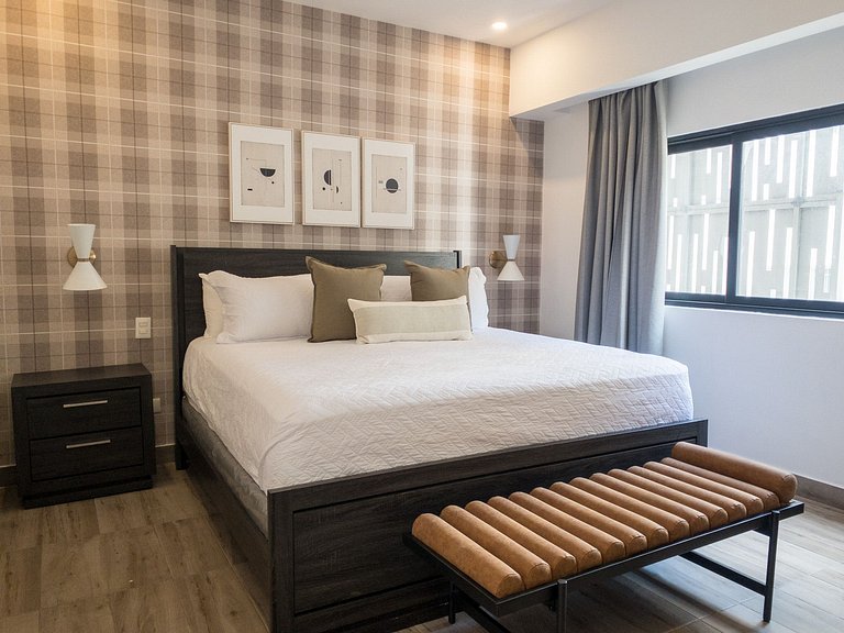 Regatta living apartment near Blue Mall with pool, spa and f