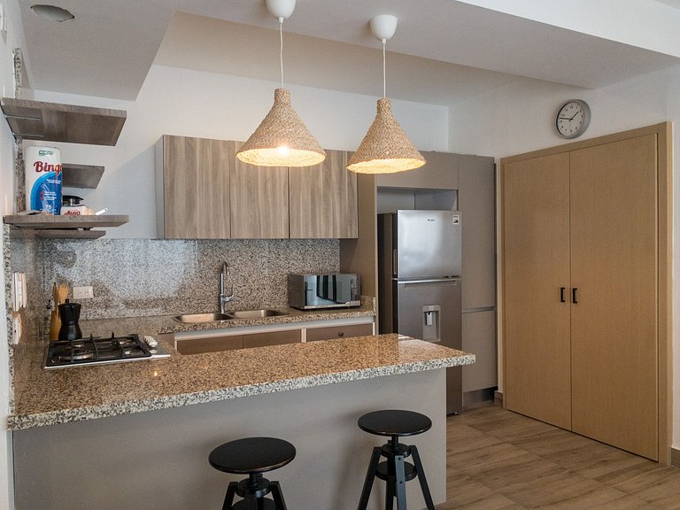 Regatta living apartment near Blue Mall with pool, spa and f