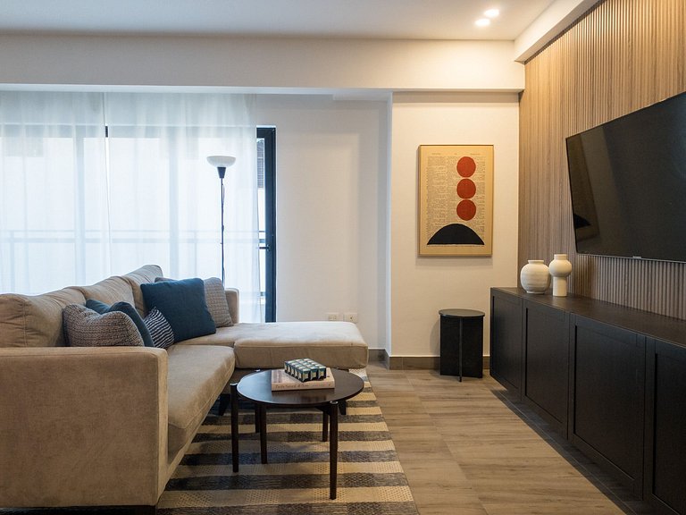 Regatta living apartment near Blue Mall with pool, spa and f