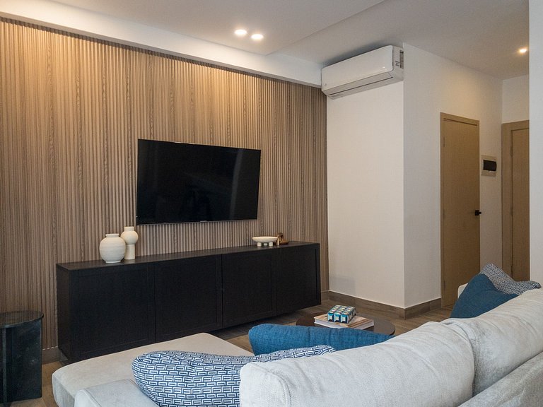 Regatta living apartment near Blue Mall with pool, spa and f