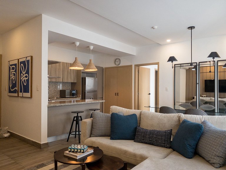 Regatta living apartment near Blue Mall with pool, spa and f
