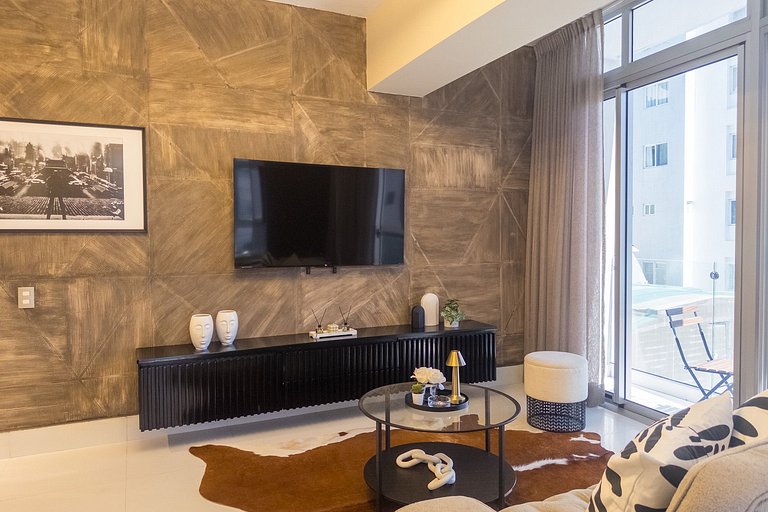 Central Piantini 1BR Near Blue Mall, Pool & Gym | YellowKey