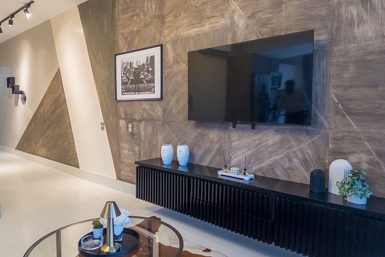 Central Piantini 1BR Near Blue Mall, Pool & Gym | YellowKey