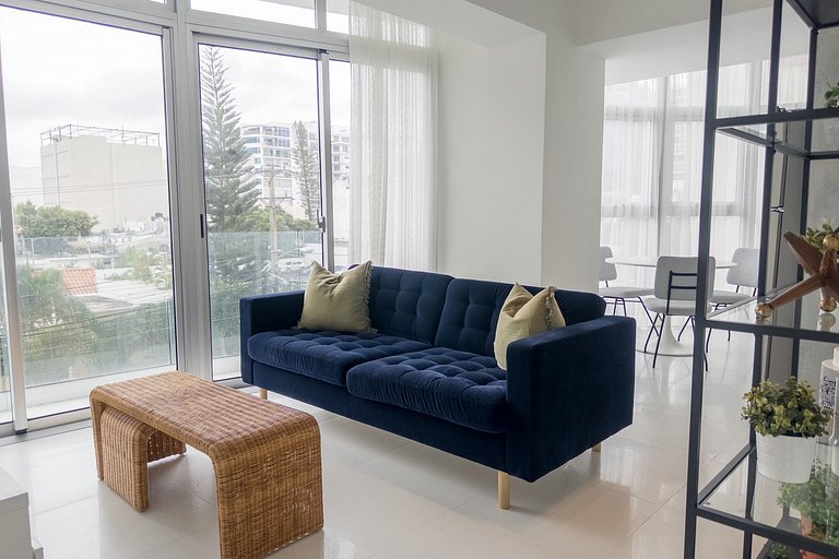 Bright 1BR Piantini Getaway Near Blue Mall, Pool & Views | Y