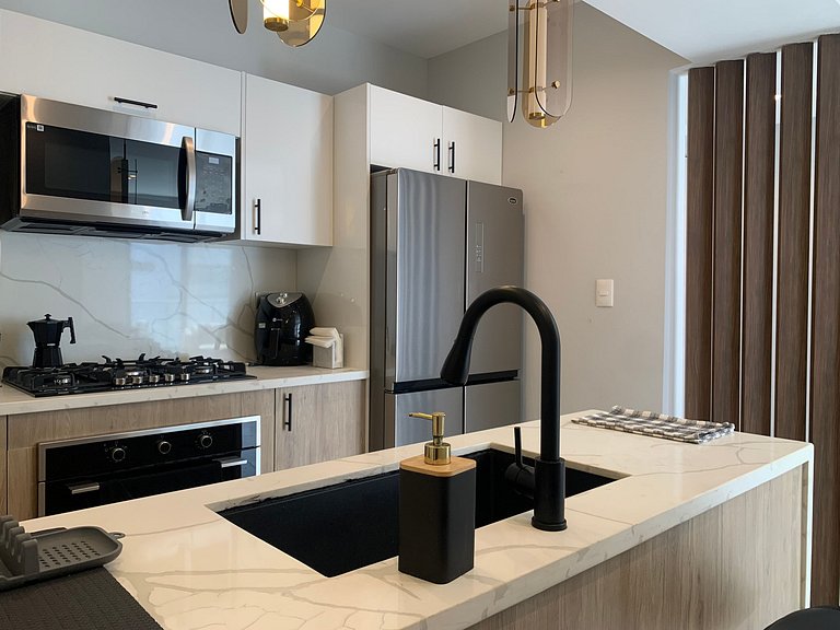 Serenity In City Center W/ Pool & Gym By YellowKey