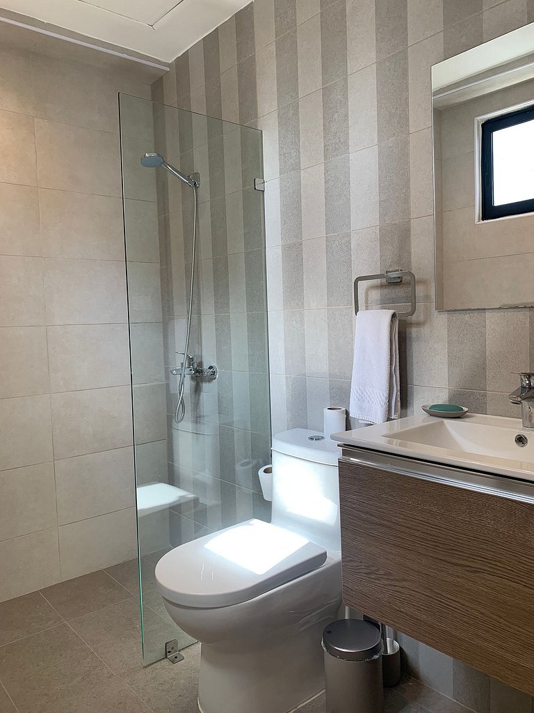 Serenity In City Center W/ Pool & Gym By YellowKey