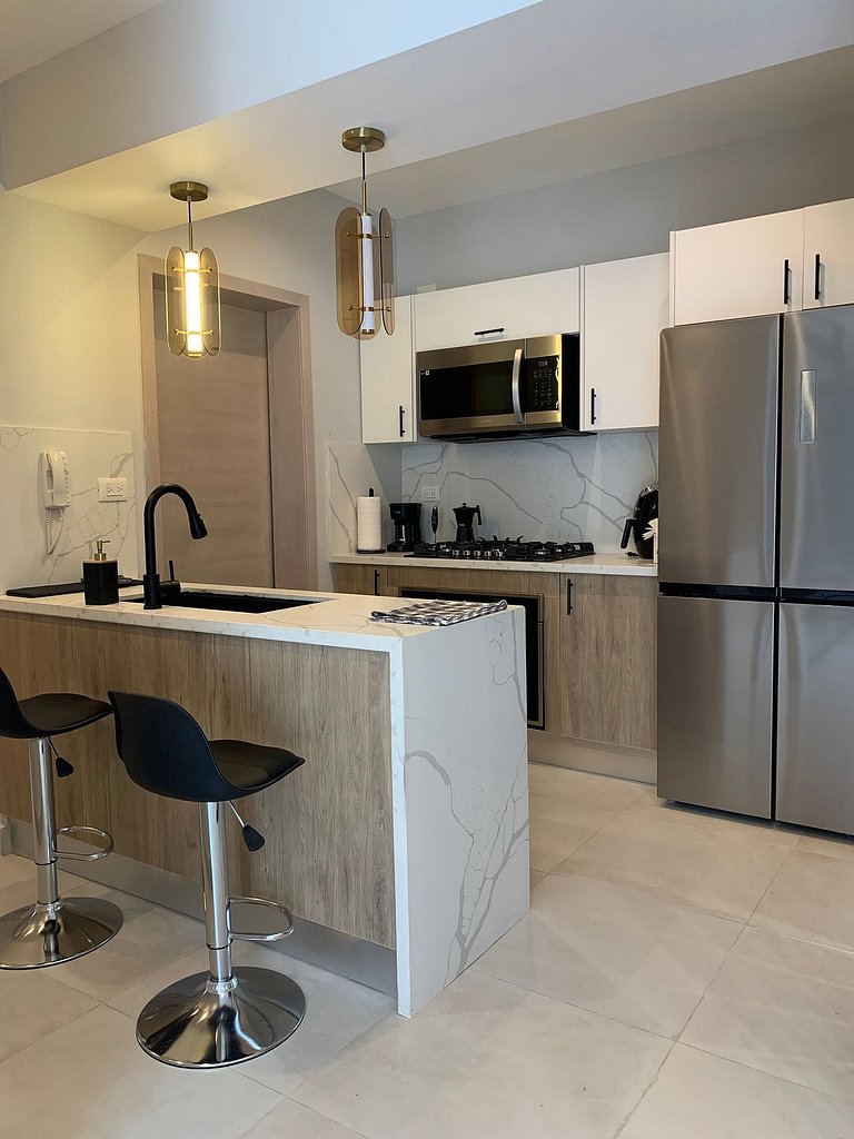 Serenity In City Center W/ Pool & Gym By YellowKey