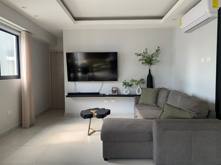 Serenity In City Center W/ Pool & Gym By YellowKey