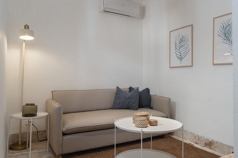 Chic Oasis: 2BR + Family Room Private Pool In Zona Colonial