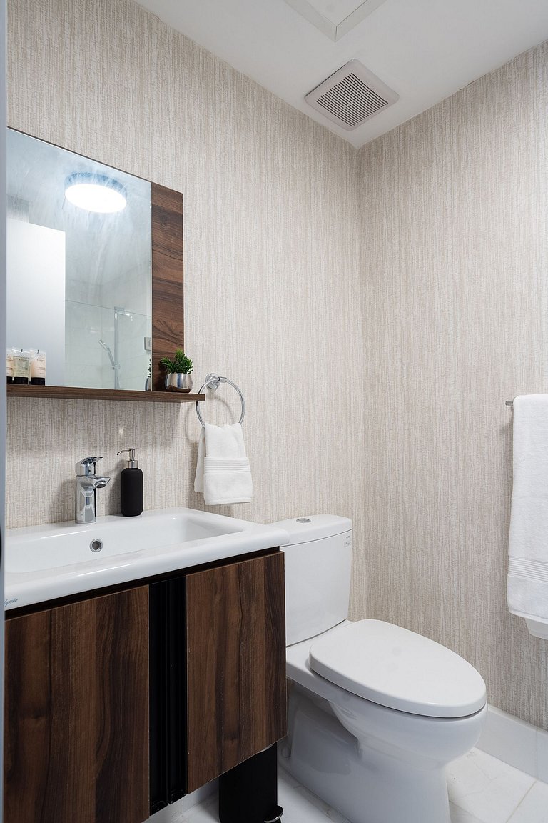 Newest&MostLuxurious-w/Pool-WiFi-Gym-A/C-YellowKey