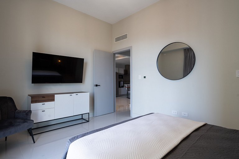 Newest&MostLuxurious-w/Pool-WiFi-Gym-A/C-YellowKey
