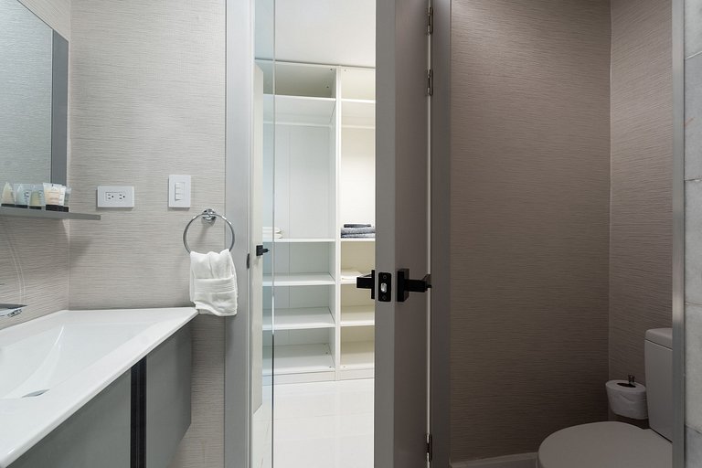 Newest&MostLuxurious-w/Pool-WiFi-Gym-A/C-YellowKey