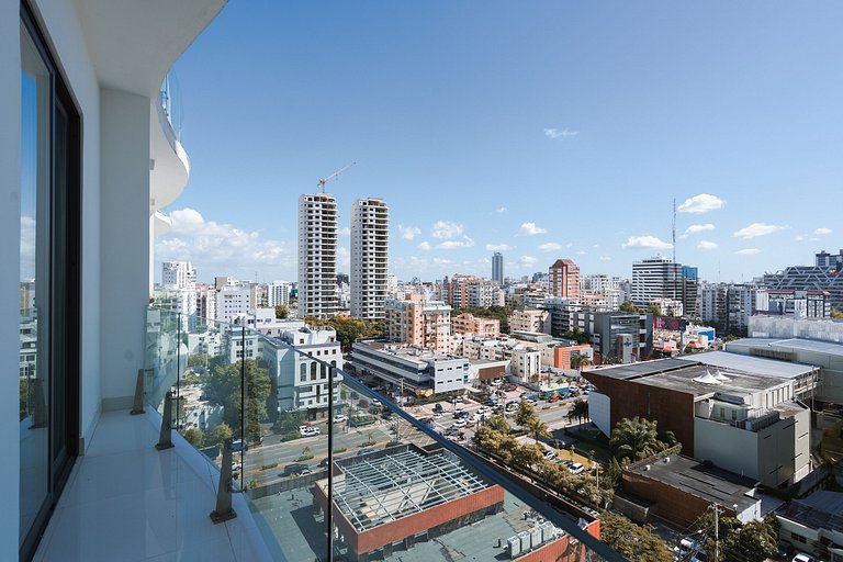 Newest&MostLuxurious-w/Pool-WiFi-Gym-A/C-YellowKey