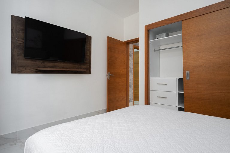 LuxuryCityCenterApart-Pool-Gym-WiFi-A/C-YellowKey*