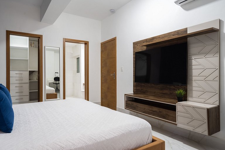 LuxuryCityCenterApart-Pool-Gym-WiFi-A/C-YellowKey*