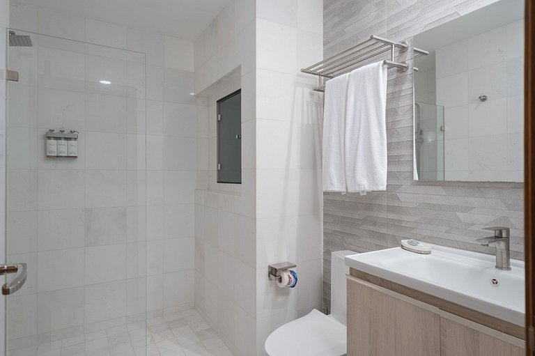 LuxuryCityCenterApart-Pool-Gym-WiFi-A/C-YellowKey*