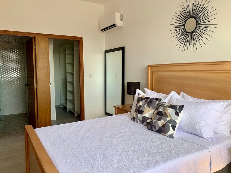 Modern And Safe In City Center W/Pool By YellowKey