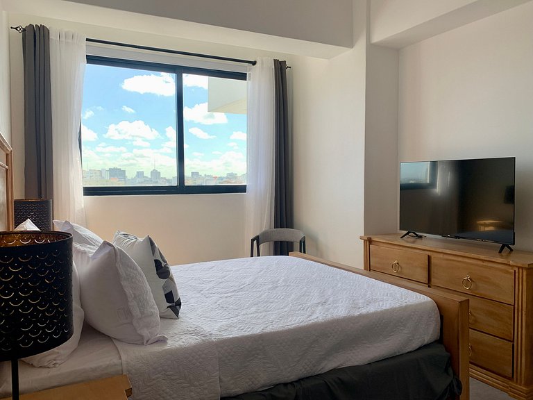 Modern And Safe In City Center W/Pool By YellowKey