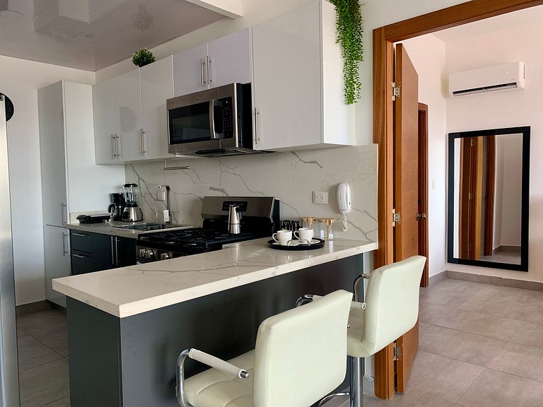 Modern And Safe In City Center W/Pool By YellowKey