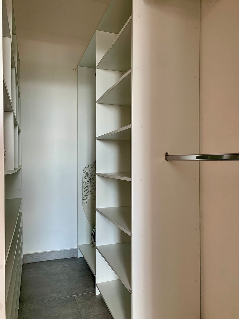 Modern And Safe In City Center W/Pool By YellowKey