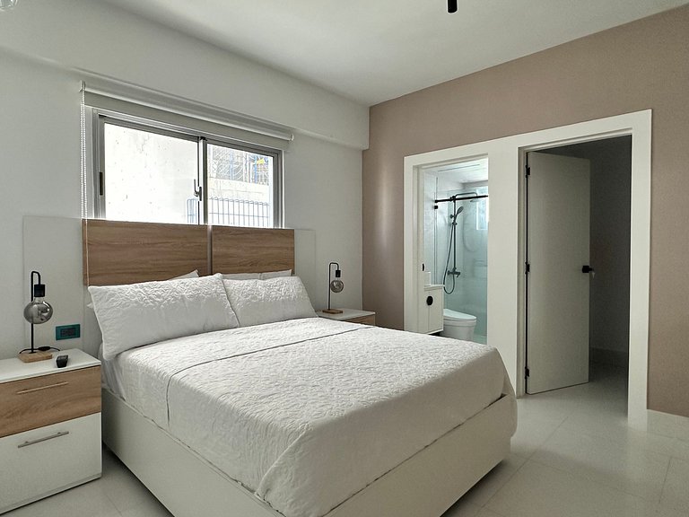 Compact 1BR in Piantini Near Blue Mall with Pool Access | YK