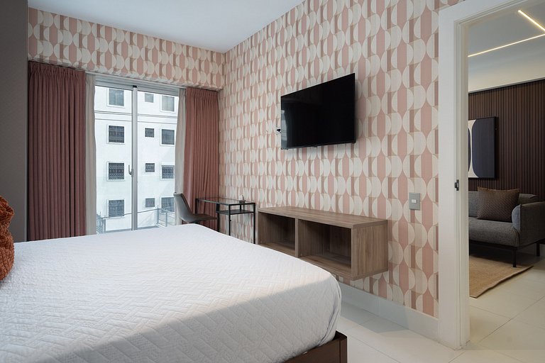 Modern 1BR Piantini Oasis Near Blue Mall, Pool & Gym | Yello