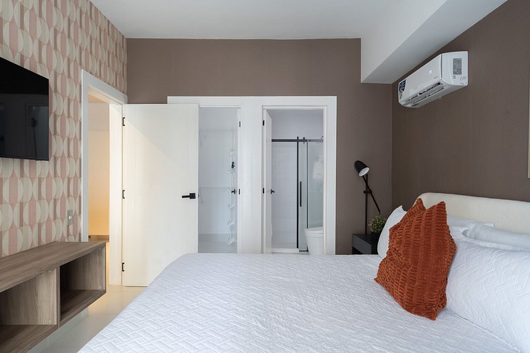 Modern 1BR Piantini Oasis Near Blue Mall, Pool & Gym | Yello