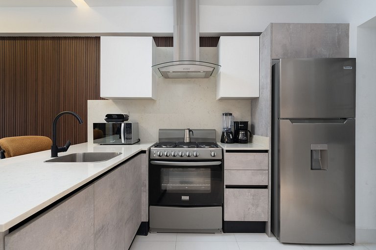 Modern 1BR Piantini Oasis Near Blue Mall, Pool & Gym | Yello