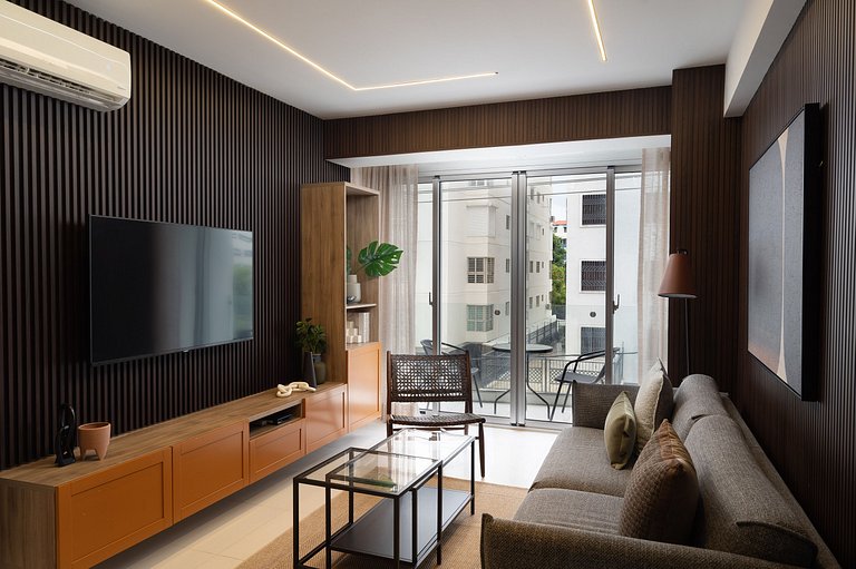 Modern 1BR Piantini Oasis Near Blue Mall, Pool & Gym | Yello