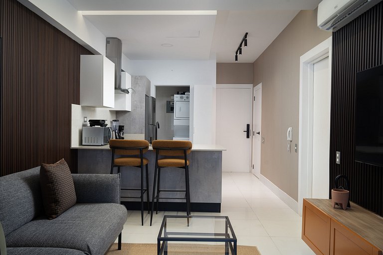 Modern 1BR Piantini Oasis Near Blue Mall, Pool & Gym | Yello