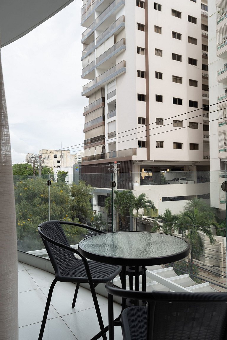 Modern 1BR Piantini Oasis Near Blue Mall, Pool & Gym | Yello