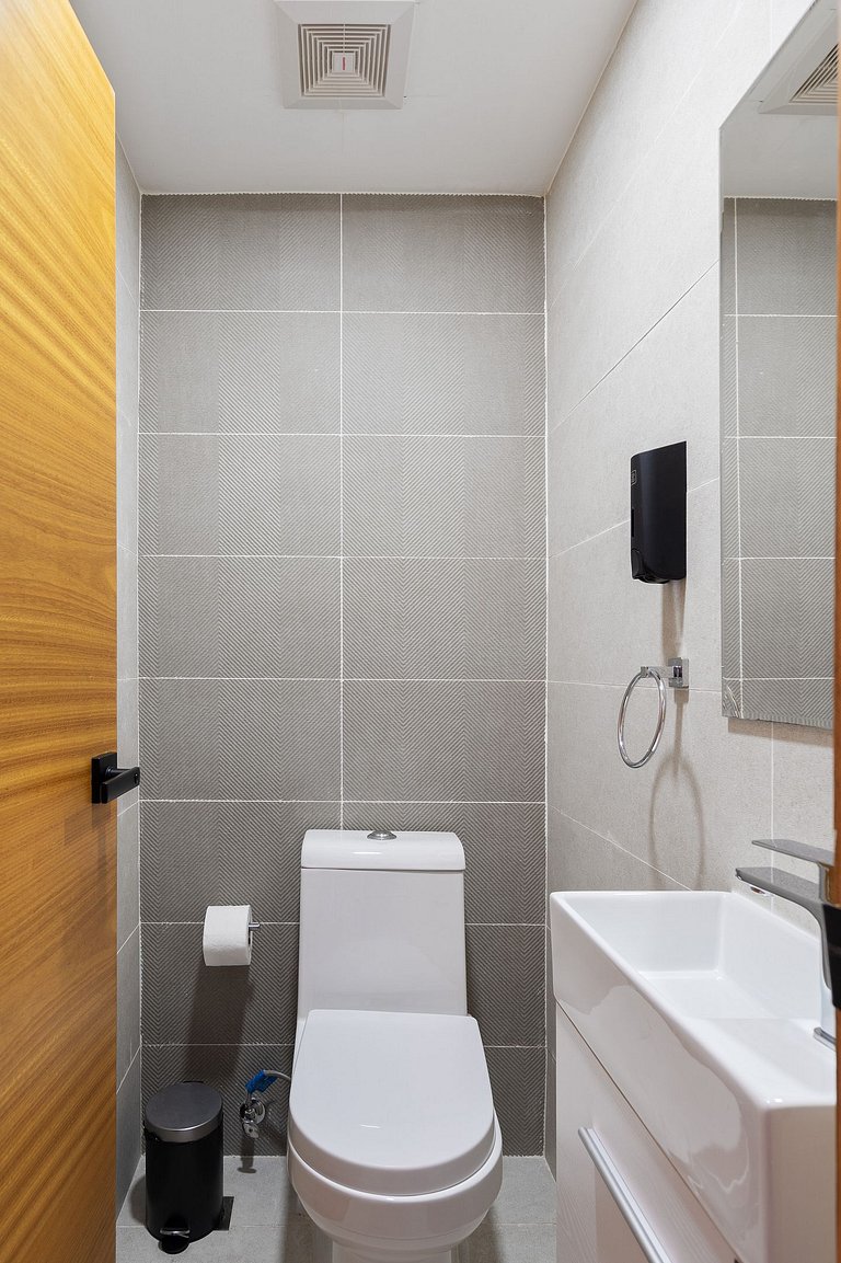 Cozy Retreat w/Rooftop, Pool, CityCenter YellowKey