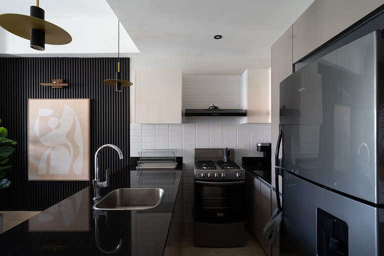 Cozy Retreat w/Rooftop, Pool, CityCenter YellowKey