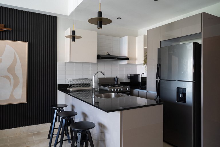Cozy Retreat w/Rooftop, Pool, CityCenter YellowKey
