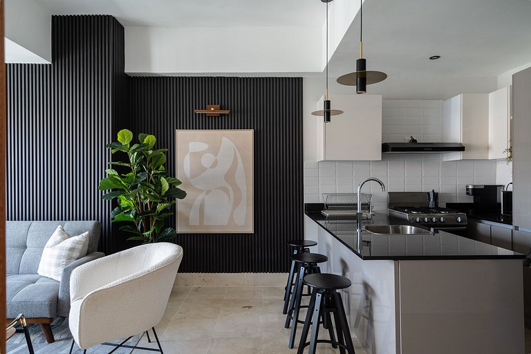 Cozy Retreat w/Rooftop, Pool, CityCenter YellowKey