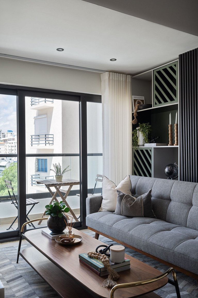 Cozy Retreat w/Rooftop, Pool, CityCenter YellowKey