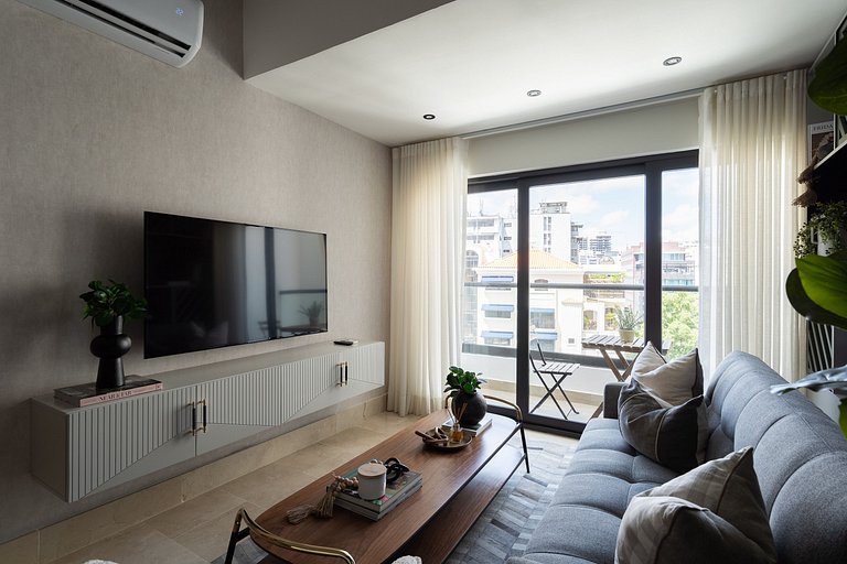 Cozy Retreat w/Rooftop, Pool, CityCenter YellowKey