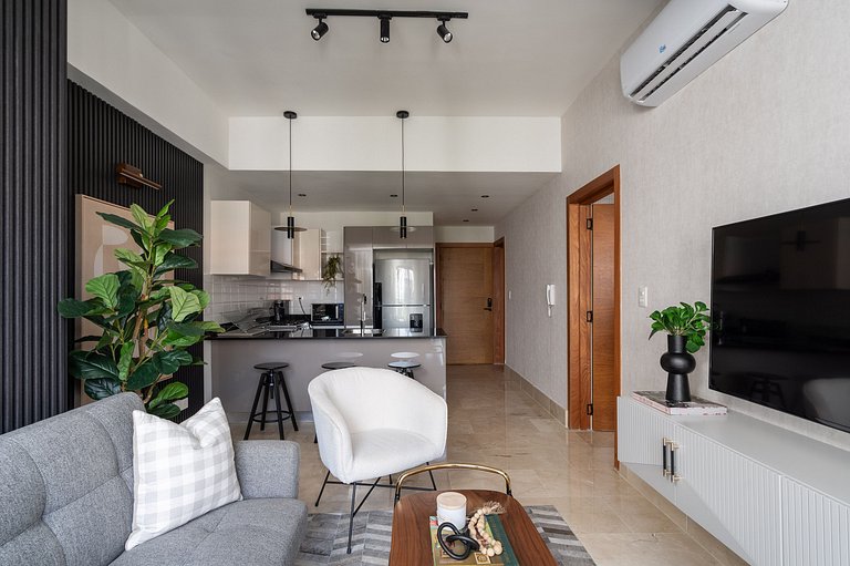 Cozy Retreat w/Rooftop, Pool, CityCenter YellowKey