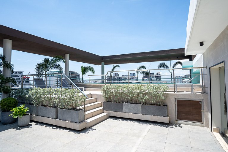 Cozy Retreat w/Rooftop, Pool, CityCenter YellowKey