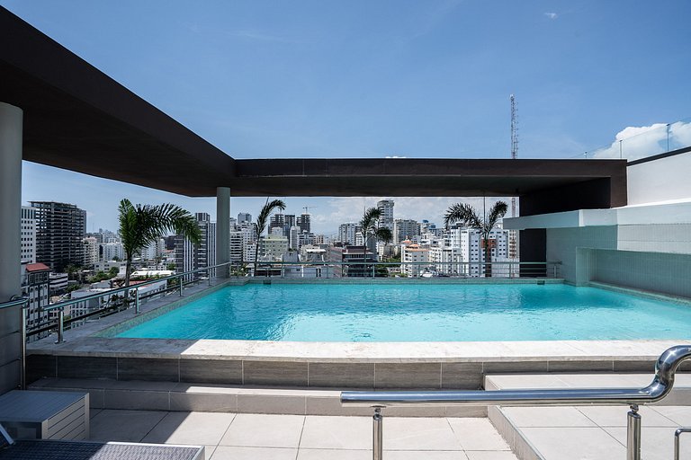 Cozy Retreat w/Rooftop, Pool, CityCenter YellowKey