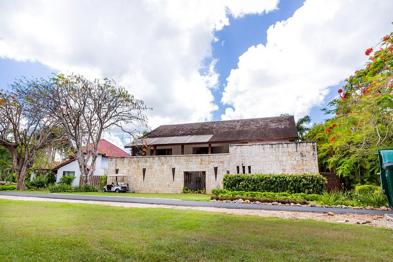 Luxurious villa in casa de campo