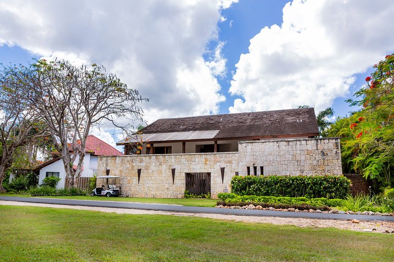 Luxurious villa in casa de campo