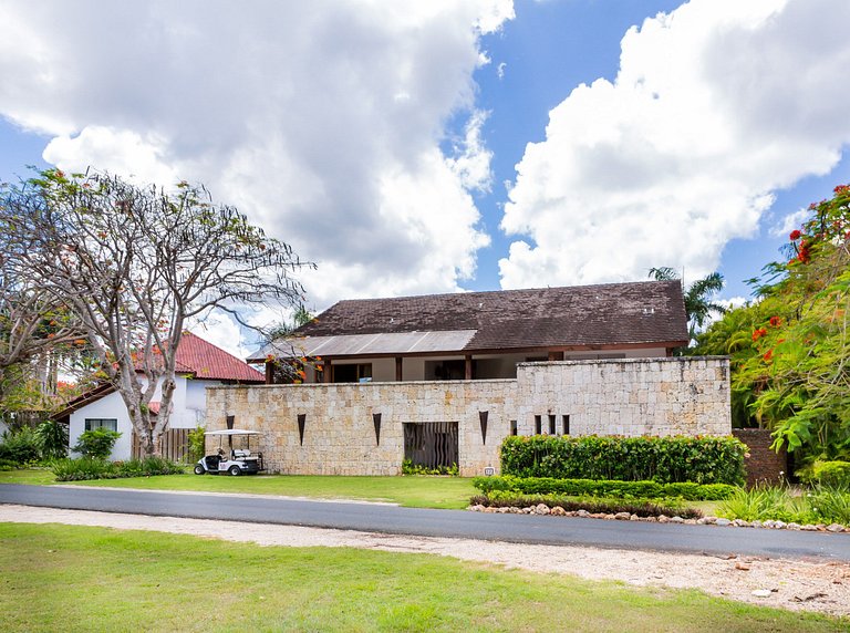 Luxurious villa in casa de campo