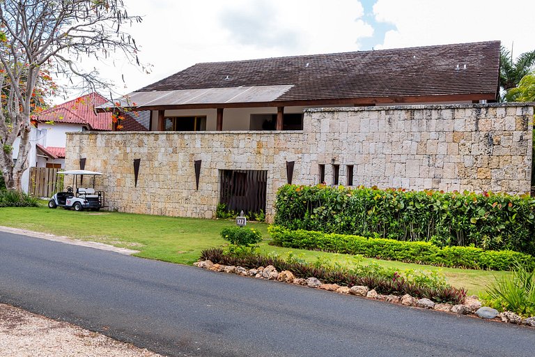 Luxurious villa in casa de campo