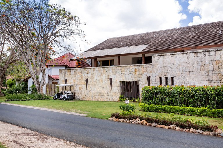 Luxurious villa in casa de campo