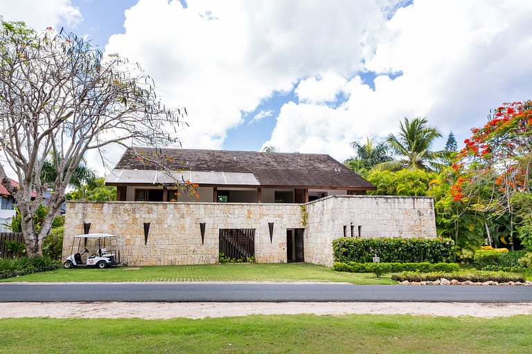 Luxurious villa in casa de campo